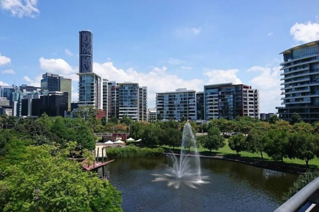 Stylish 3 Bedroom CBD River & City Views Free Spasaunapoolwifinetflix