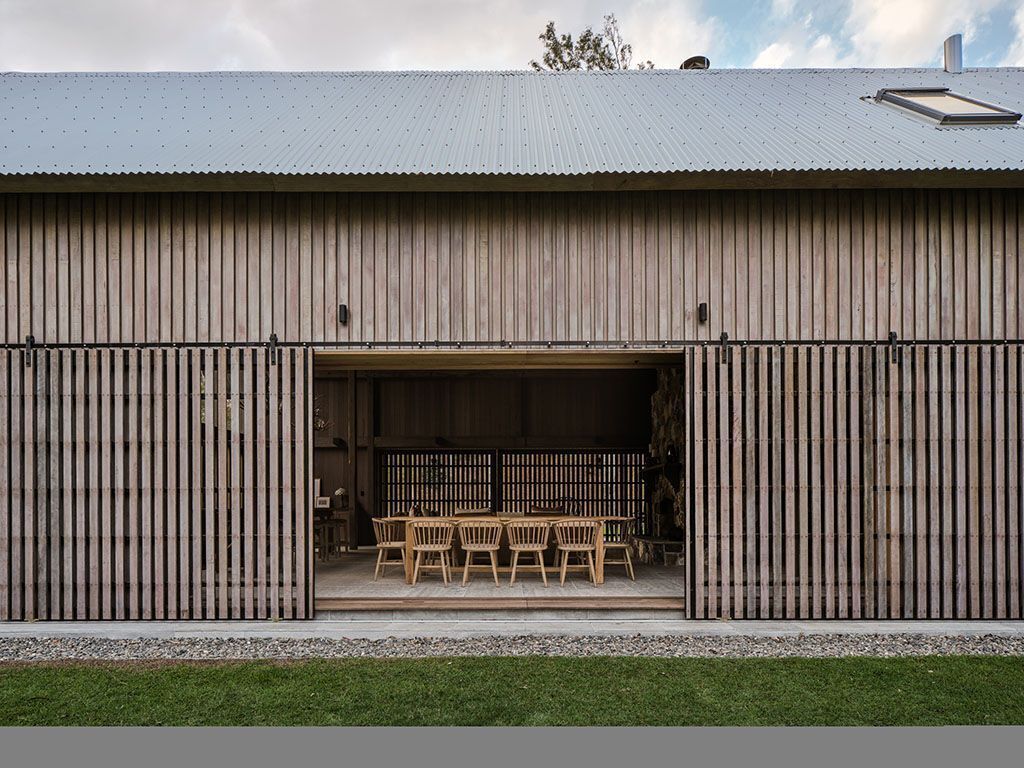 An American Barn Meets an Australian Shed