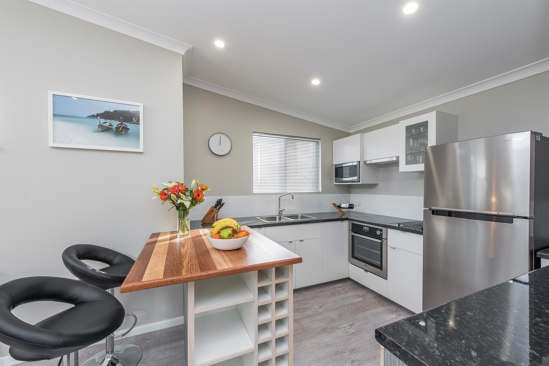 Prestigious Northshore Guest House - Comfortable Living Close To Mullaloo Beach