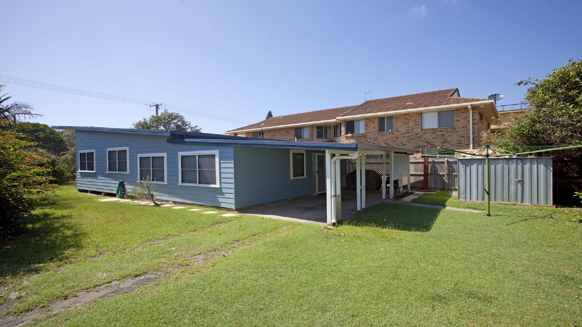 My Blue Heaven - Dog Friendly - Restored 1940's Home Opposite the Beach Pet Friendly