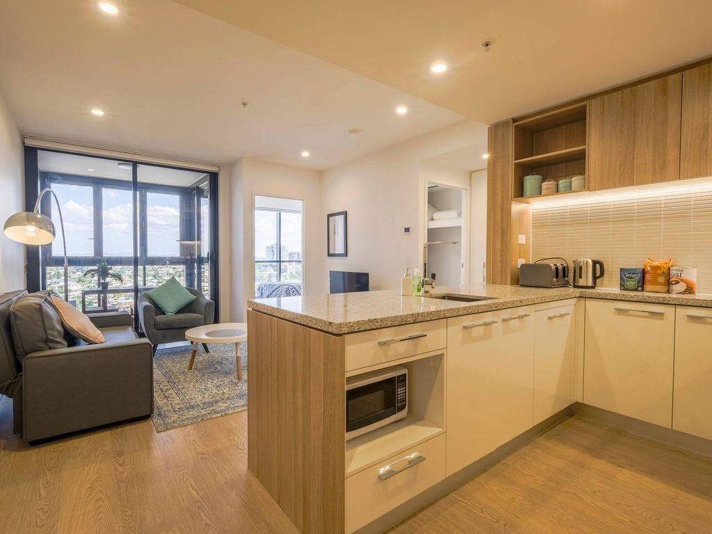 Lovely and Convenient, Home Style Apt at SouthBank