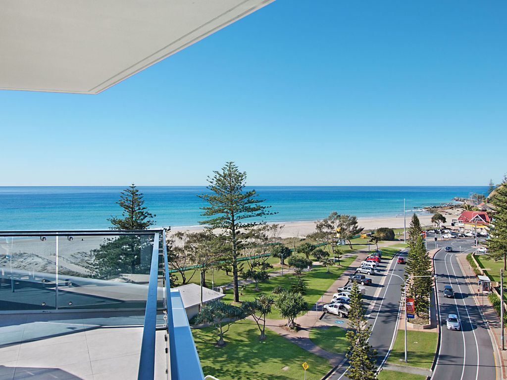 Iconic Unit 704 Luxury beachfront apartment with Wi-Fi on Kirra beach in Coolangatta