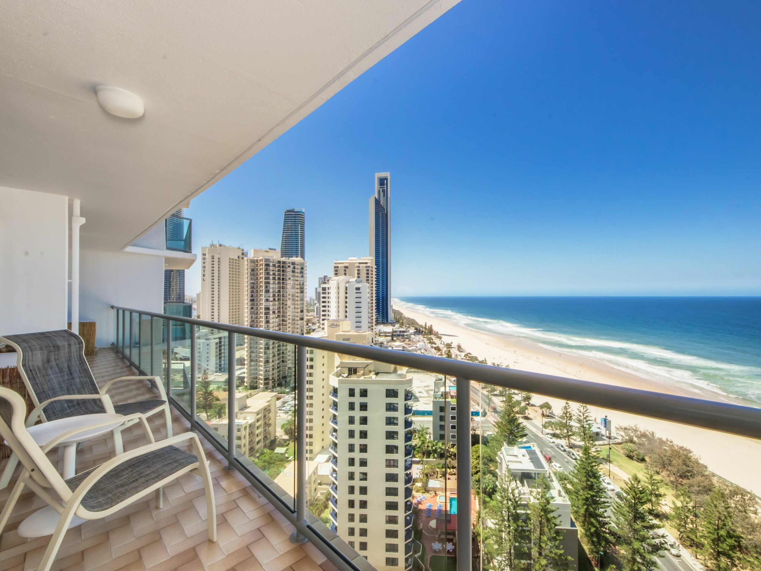 Peninsula Level 21 Sensational Sea & Beach Views