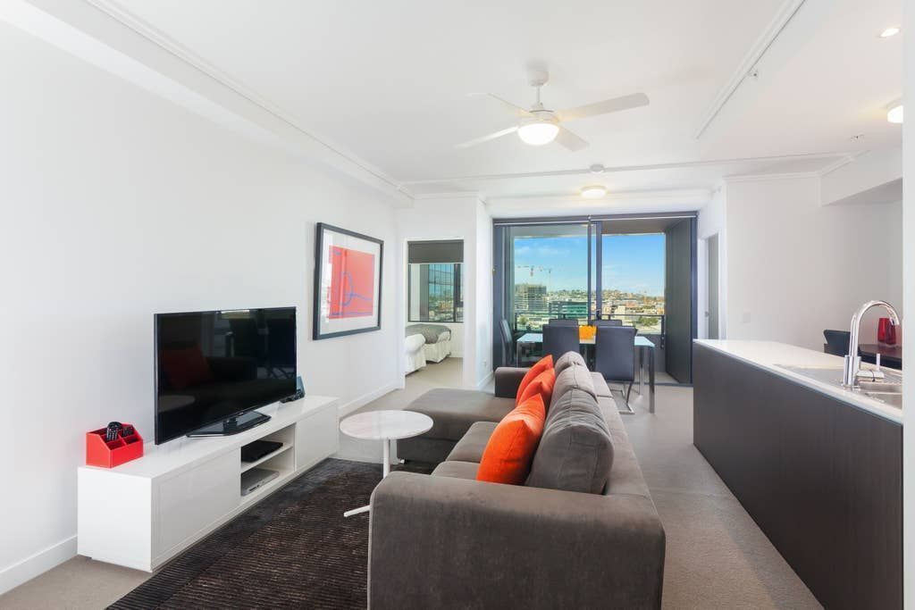 Executive 2BR Fortitude Valley Apartment With Pool and Views