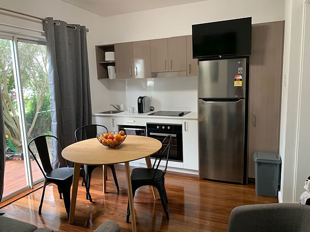 Your   3B'RM 2BATH Apartment in beautiful Red Hill Brisbane sleeps SIX  .