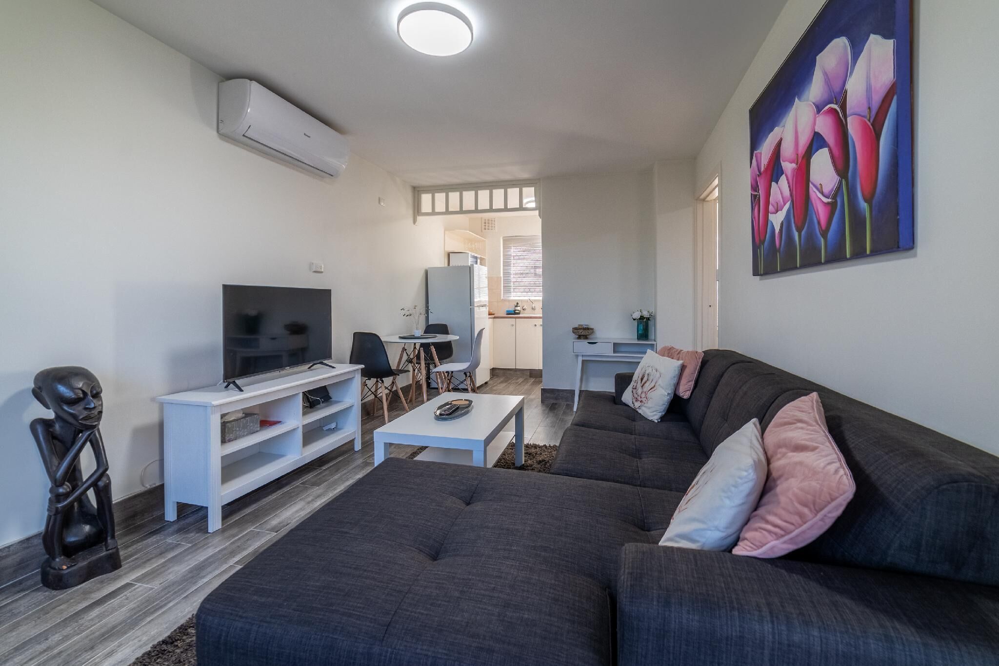 This Apartment is a 1 Bedroom, 1 Bathrooms, Located in Rivervale, WA