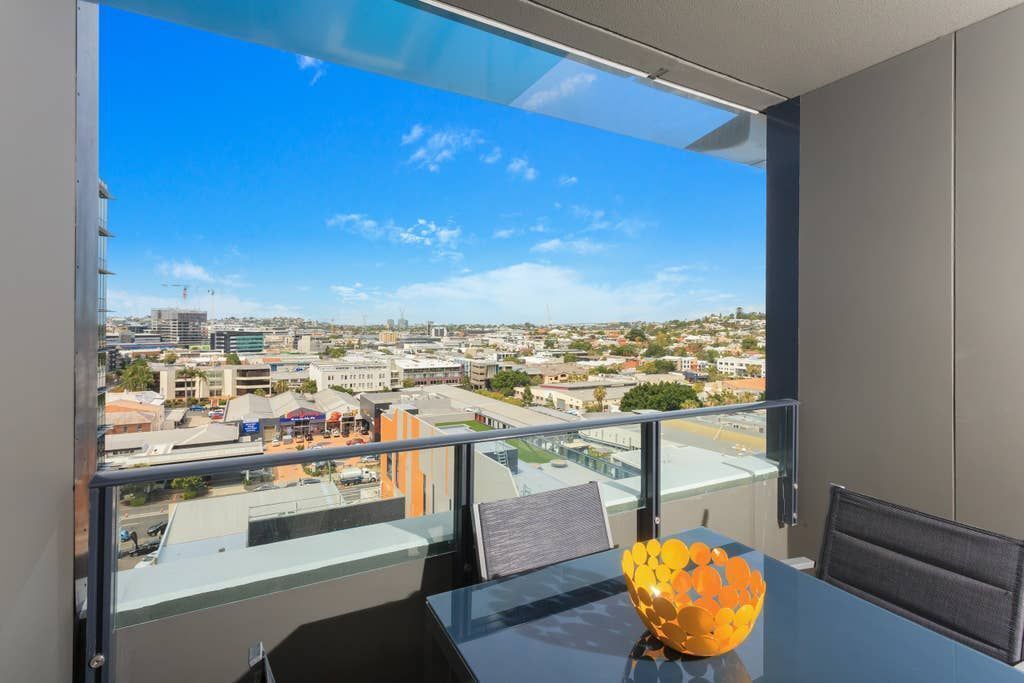 Executive 2BR Fortitude Valley Apartment With Pool and Views