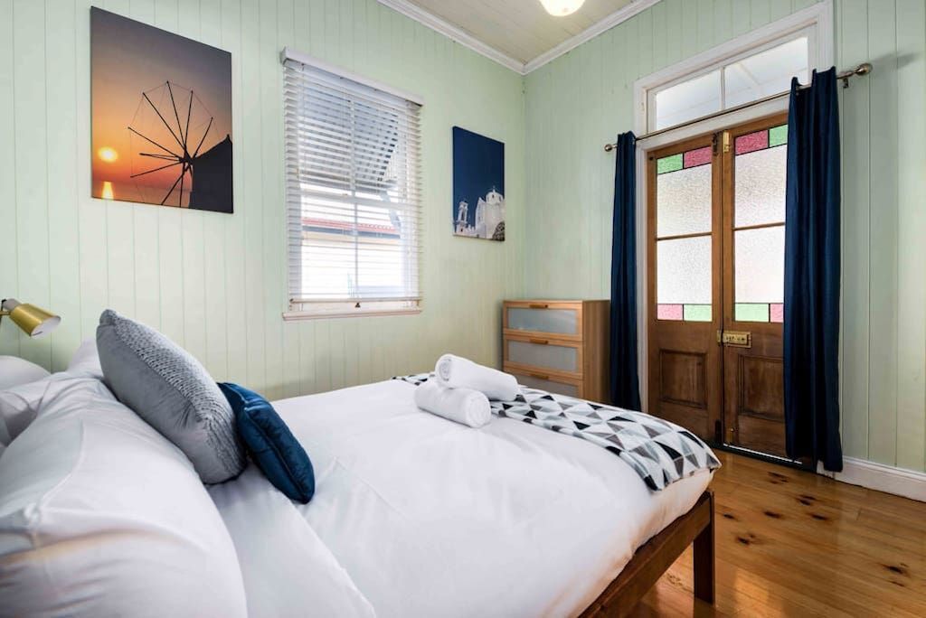 Comfy, Character Qldr ~ 3bed House W/parking ~ Woolloongabba