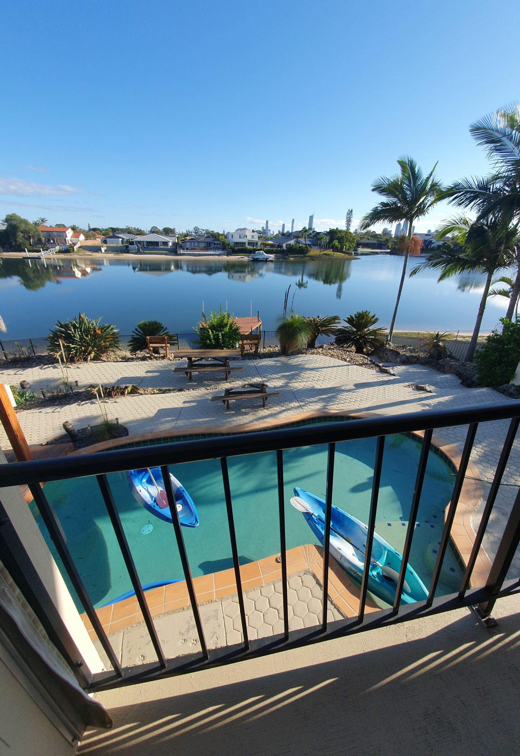 Waterfront Family Paradise, Pets Welcome, Broadbeach Location Location Location