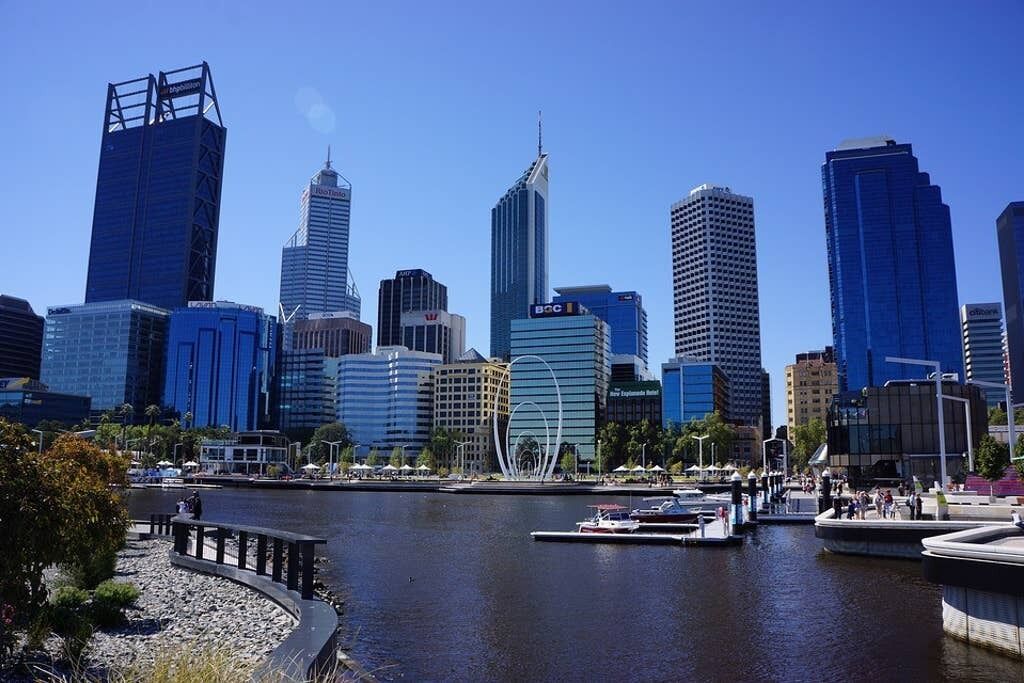 Central CBD Exec Stunning View Wifi Netflix Wine