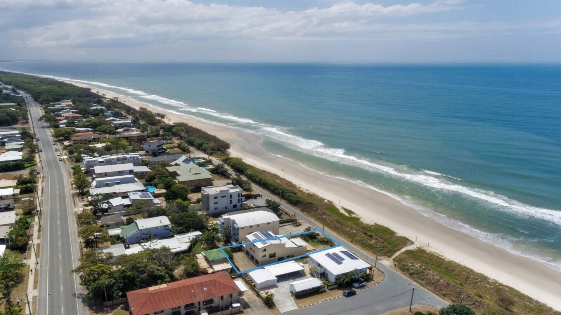 PERIWINKLE - BEACH FRONT UNIT WITH FOXTEL