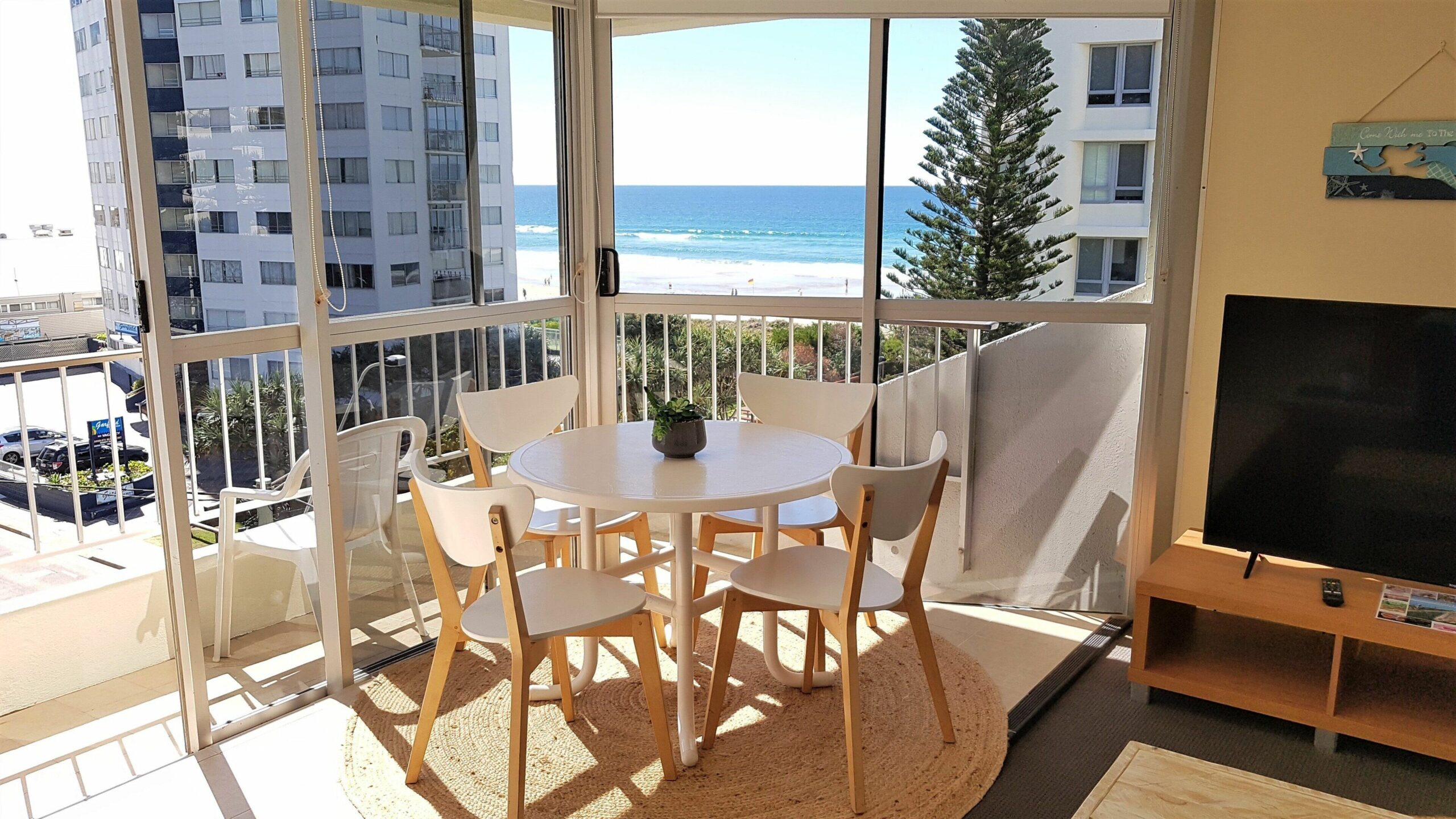 Ocean Views,opposite Beach & Park, Wi-fi, Parking- U19