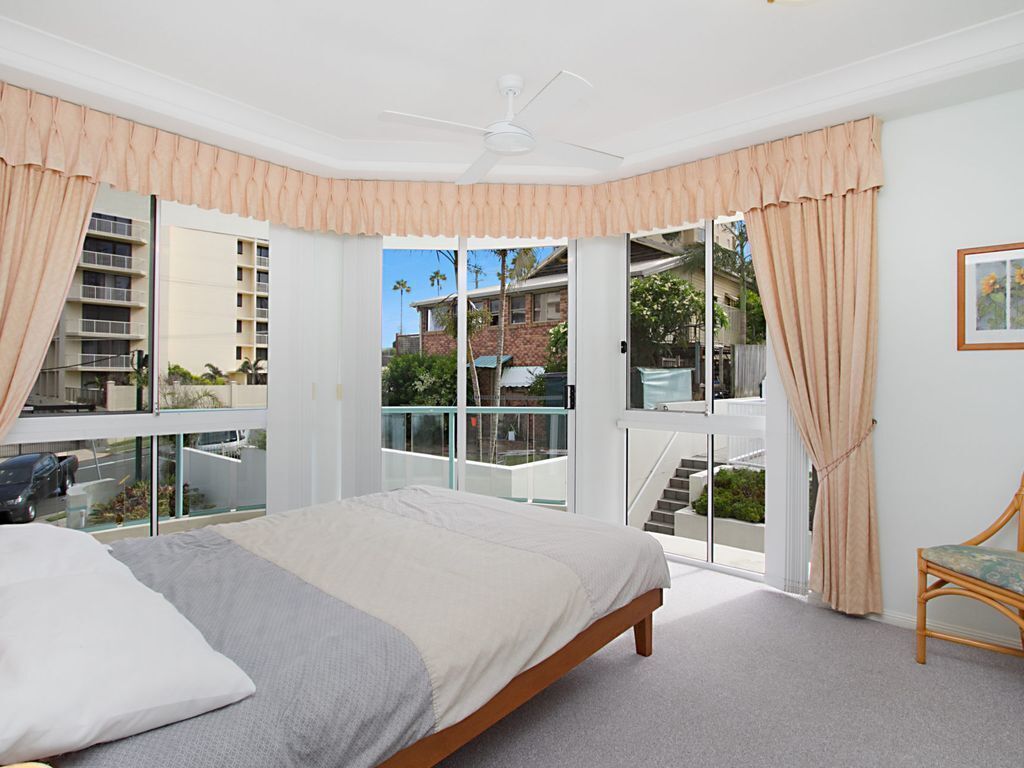 Classique Unit 3 Only one street from the beach in Rainbow Bay Coolangatta