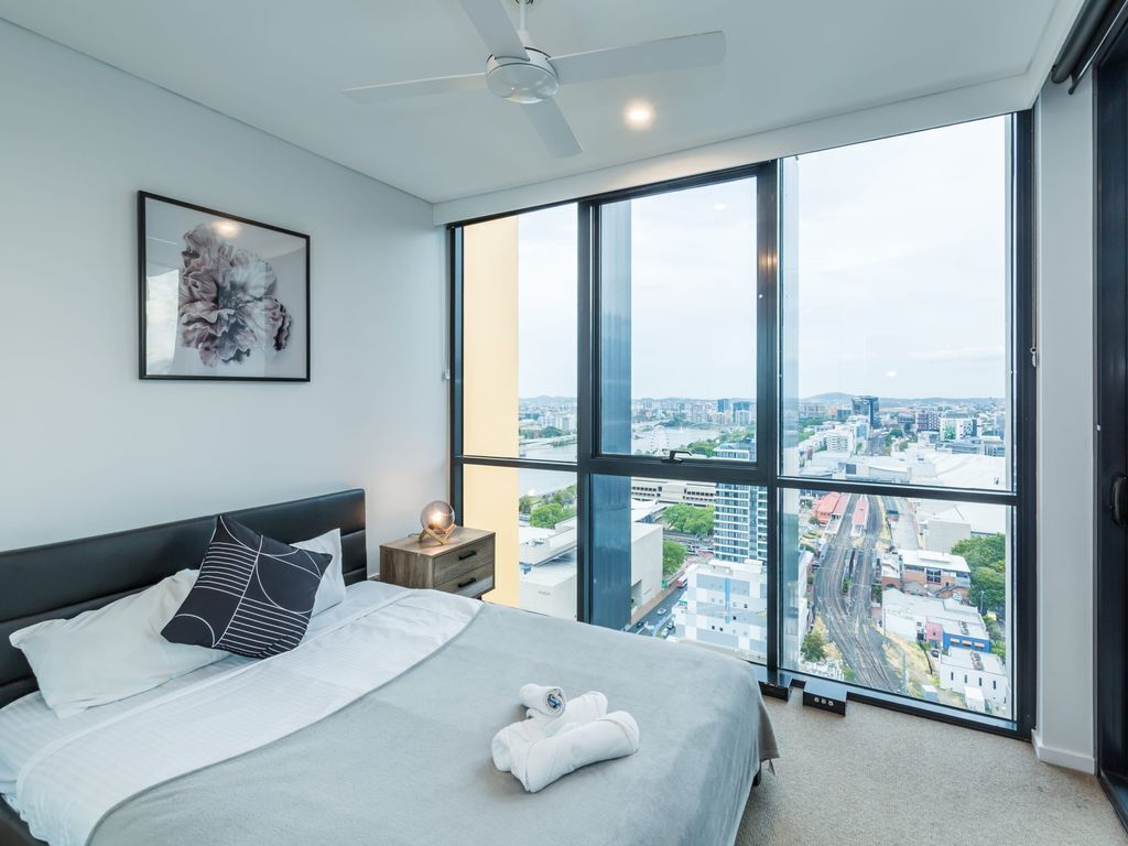 Exceptional 2 Bed 2 Bath Unit in South Brisbane