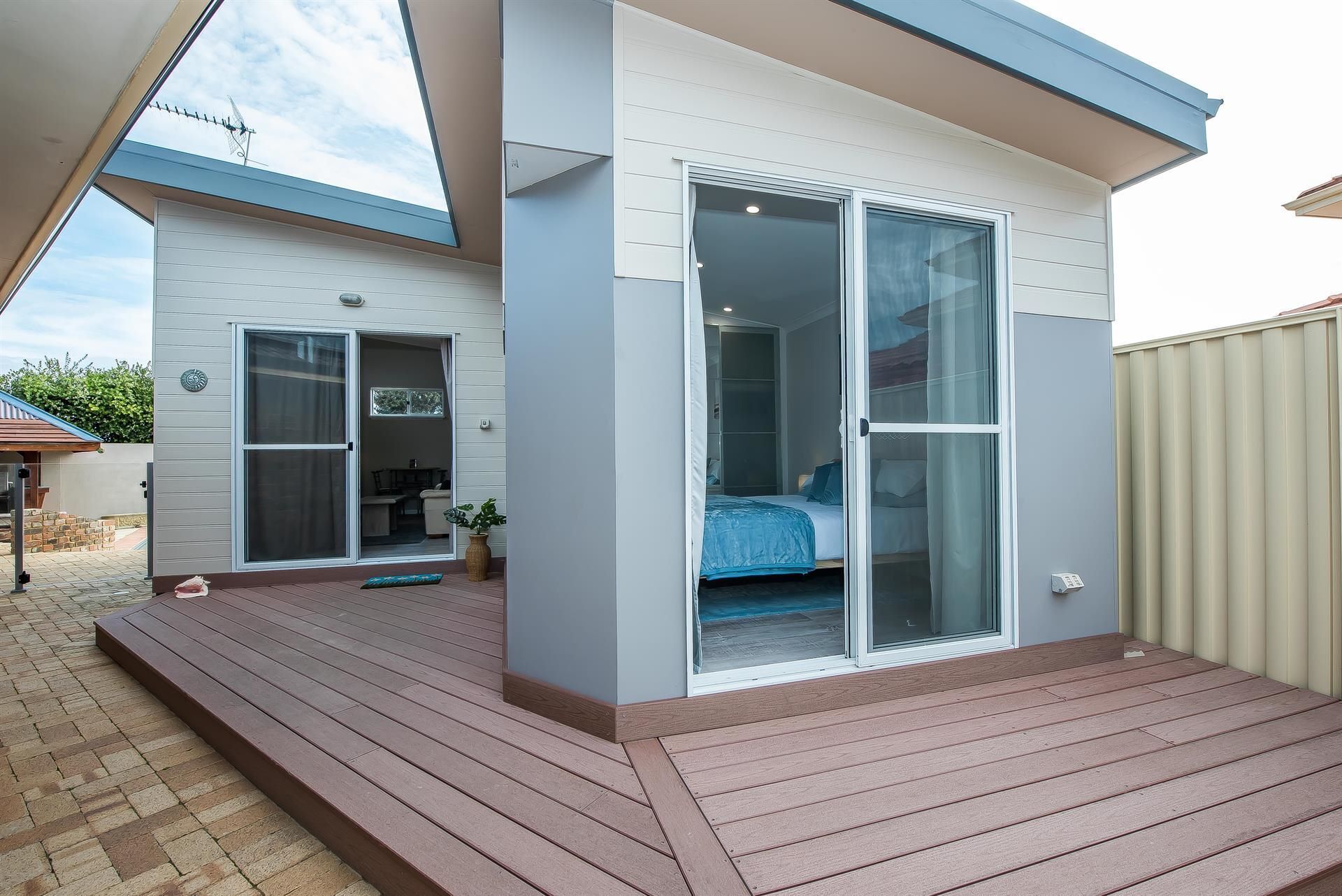 Prestigious Northshore Guest House - Comfortable Living Close To Mullaloo Beach