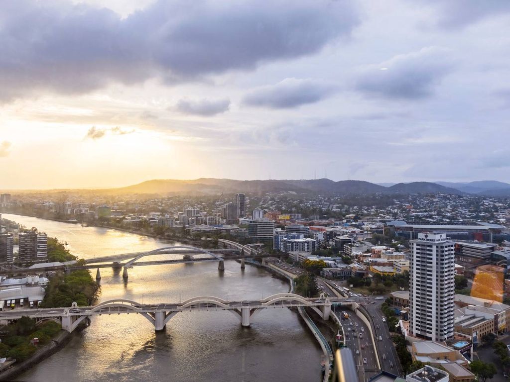 High Lvl River View Brisbane CBD +parking