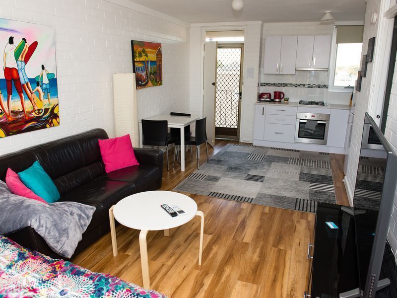 Sleeps 3, Walk TO Everything Including Markets AND Rottnest Island Ferry