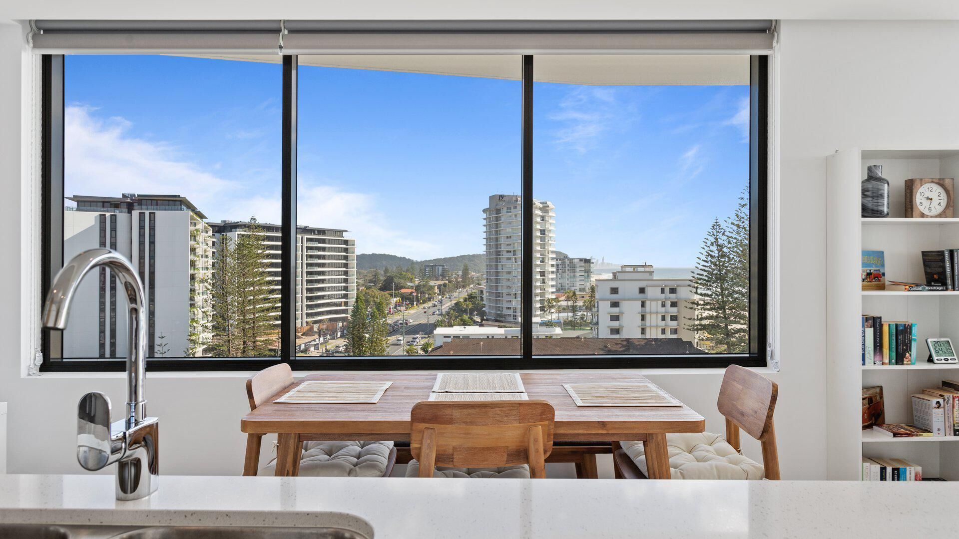 Ocean Views Apartment With Rooftop Pool