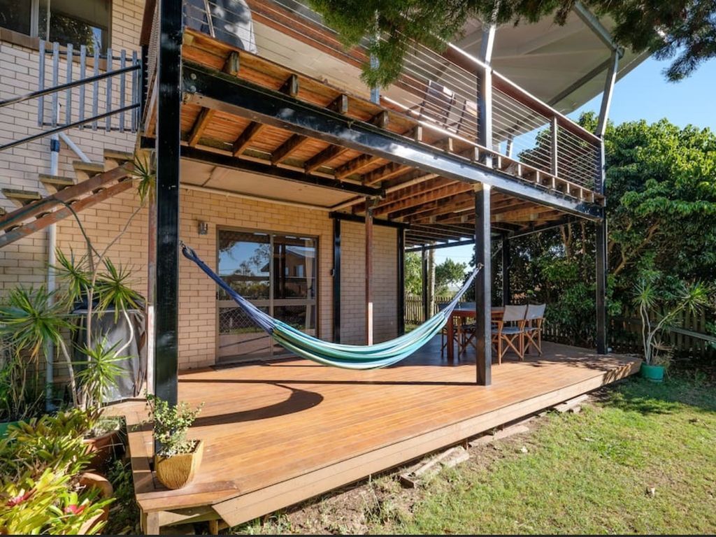 Hammocks and Views at Your Spacious Island Retreat- Enhanced Cleaning