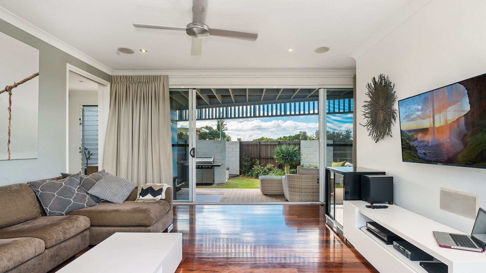 A Perfect Stay Bluewater House - Beachfront Belongil, Heated Pool