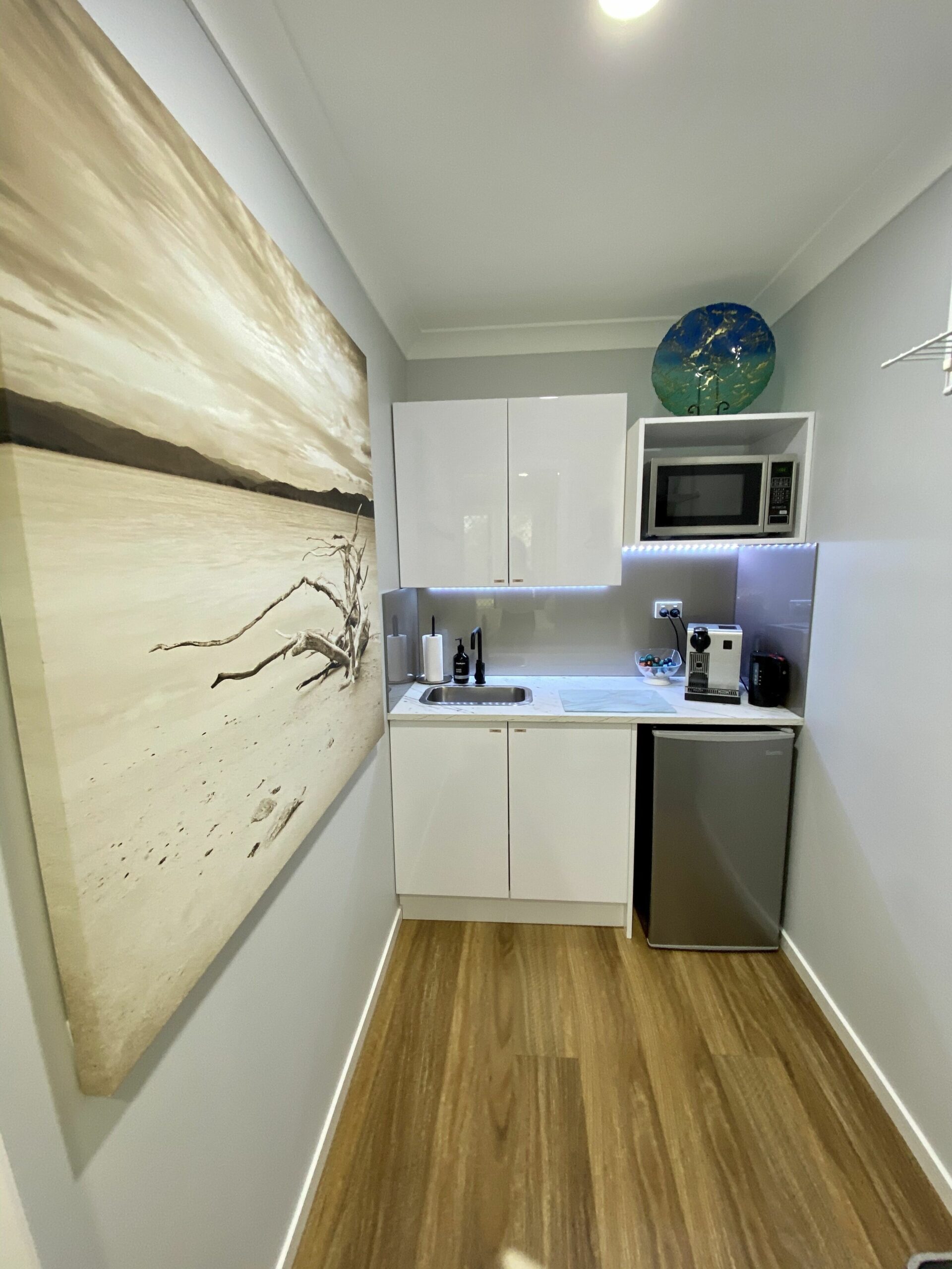 STYLISH UNIT – PRIVATE ENTRANCE – CLOSE TO DREAMWORLD – GOLD COAST