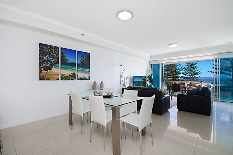 Reflections Tower 2 Unit 304- Coolangatta Beachfront 2 Bedroom Apartment with Wi-Fi, easy walk to cl