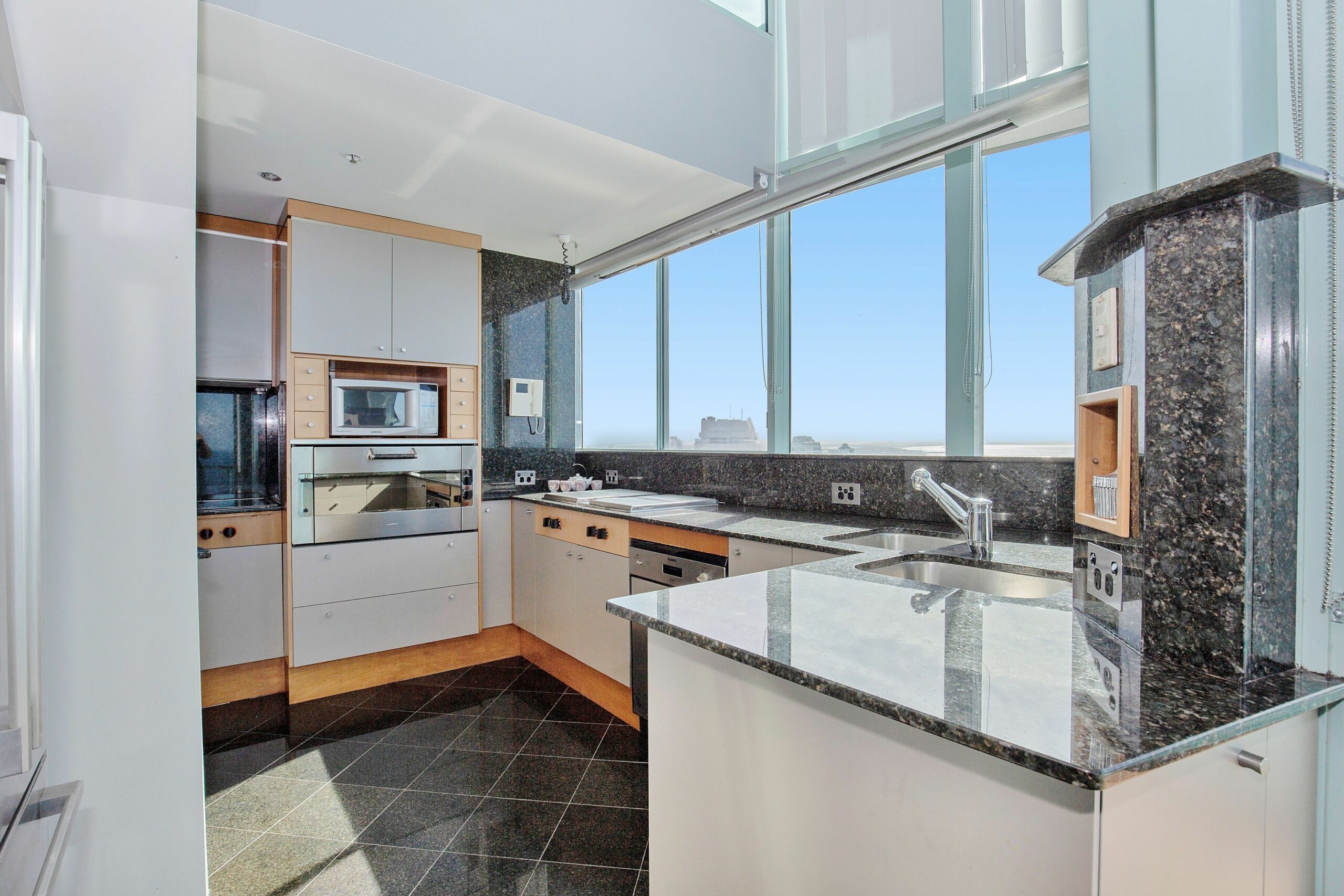 3 Bedroom Skyhome Penthouse With Expansive Beach and Ocean Views