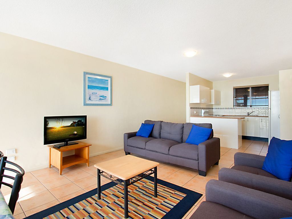 Beach Lodge Unit 9 Beachfront unit in  Coolangatta with balcony with ocean views.