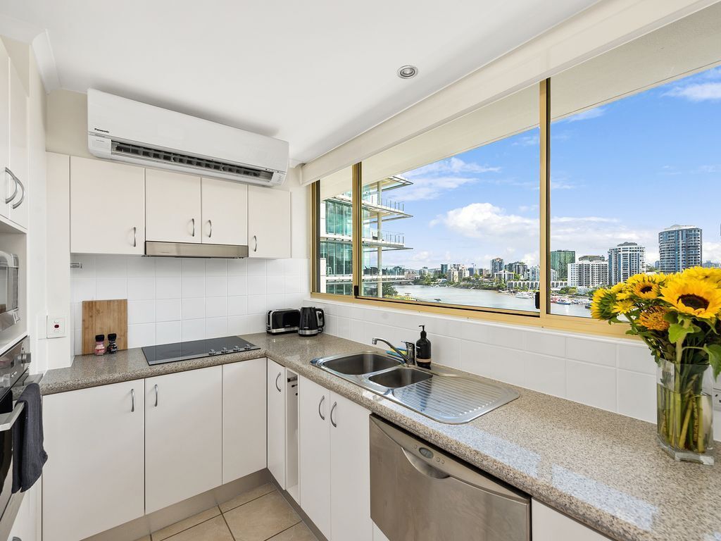 Wow! ~ Skyline City, Water + Story Bridge Views