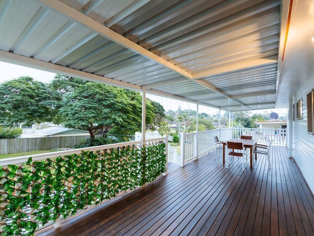 Traditional Queenslander - pet Friendly With a big Yard