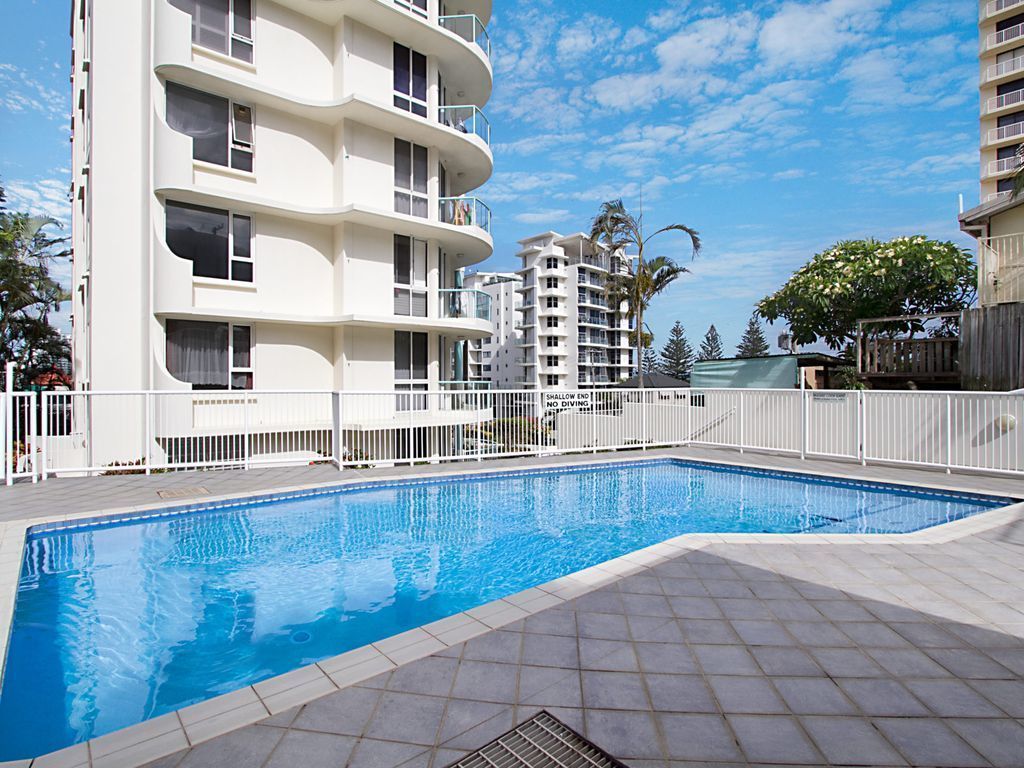 Classique Unit 3 Only one street from the beach in Rainbow Bay Coolangatta