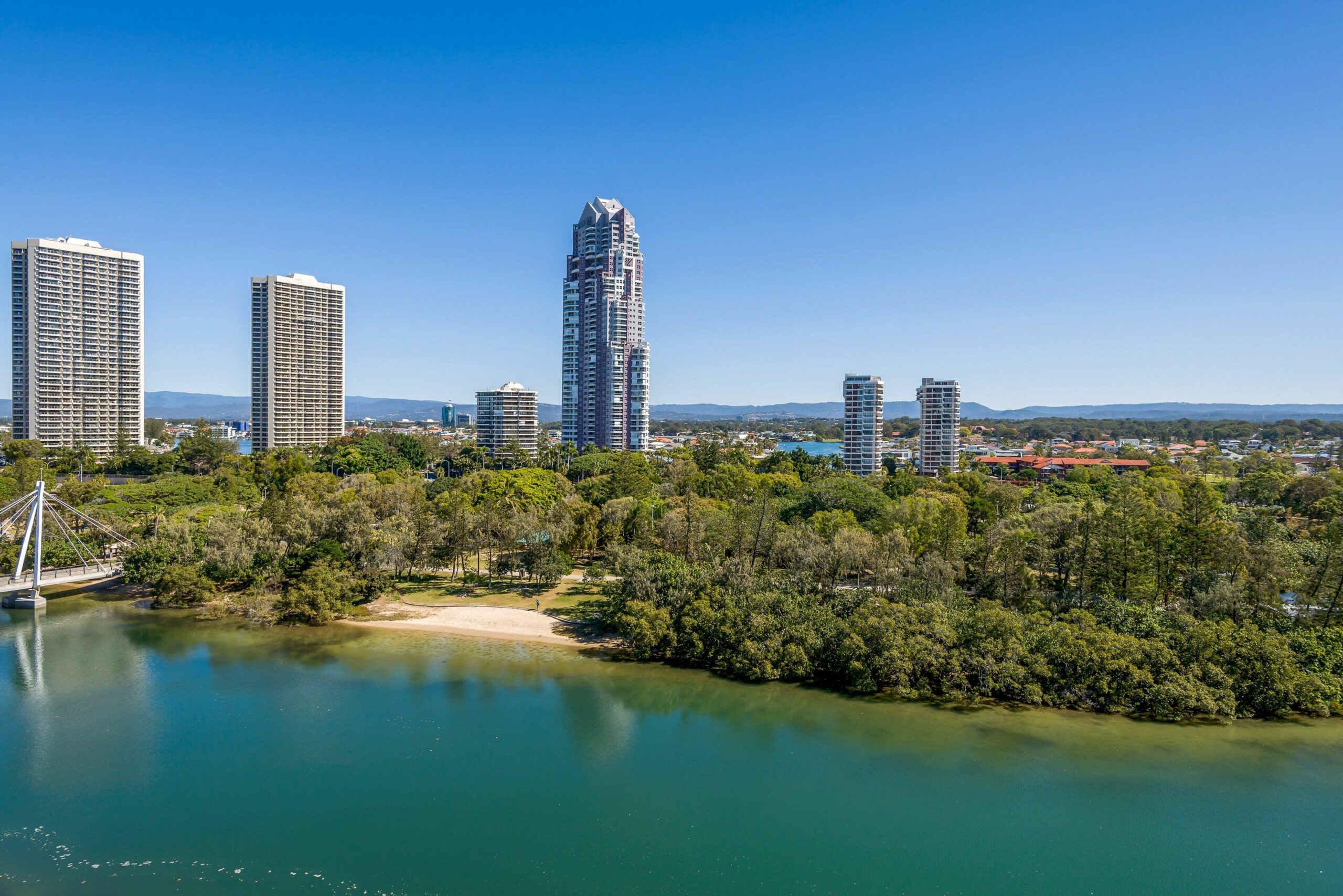 2 Bedroom Ocean View Apartment With Expansive Beach and Ocean Views