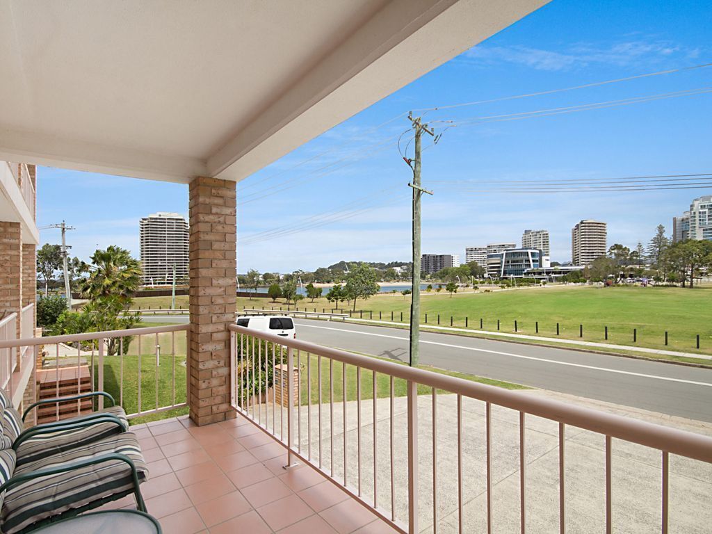 Tumut Unit 1- Great location easy walk to beaches and Twin Towns RSL