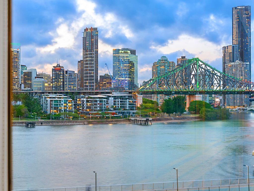 Glam ~ Skyline City, Water + Story Bridge Views