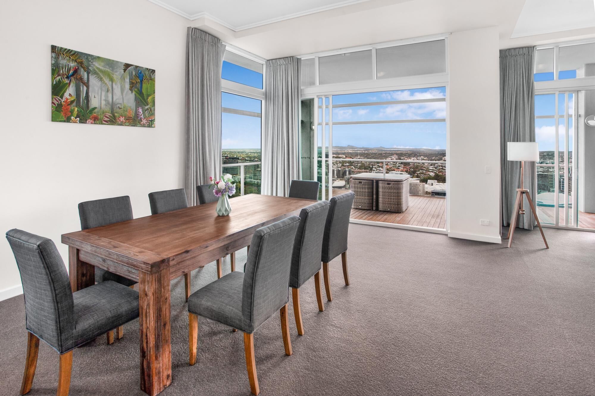 City-centre Apartment With River Views and Balcony