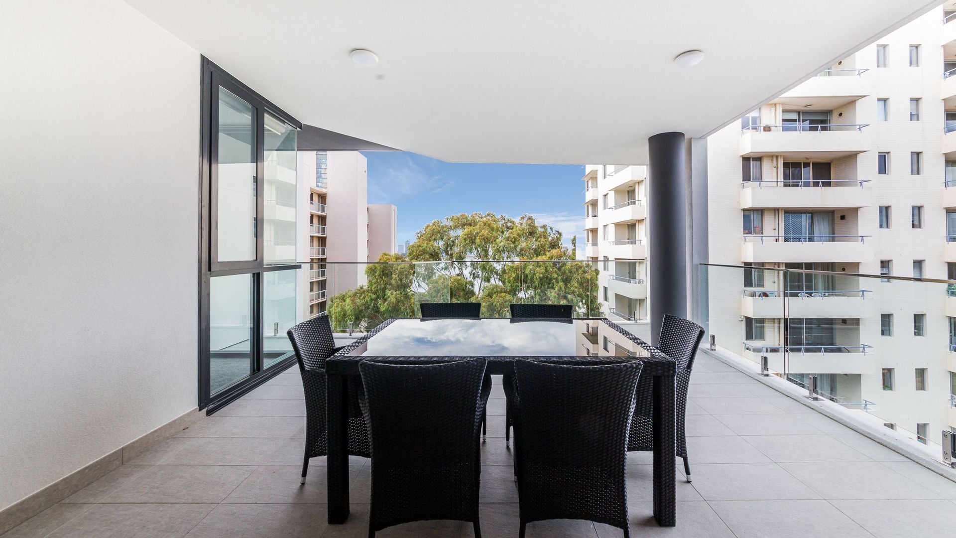 South Perth Apartment Overlooking Swan