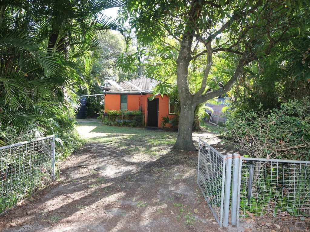 Signal Cottage - beach front