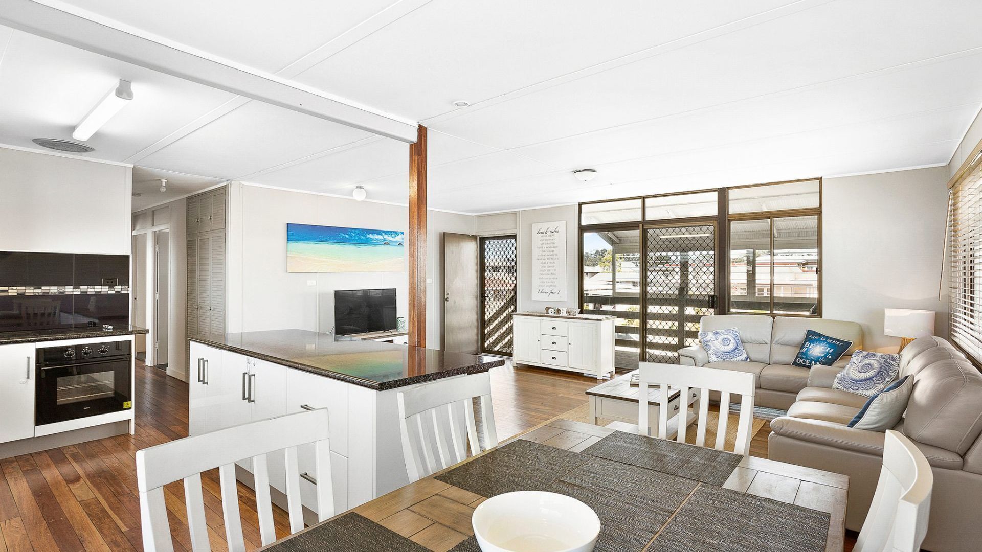 CAS22 - PET FRIENDLY BEACH HOUSE ON CASHMORE