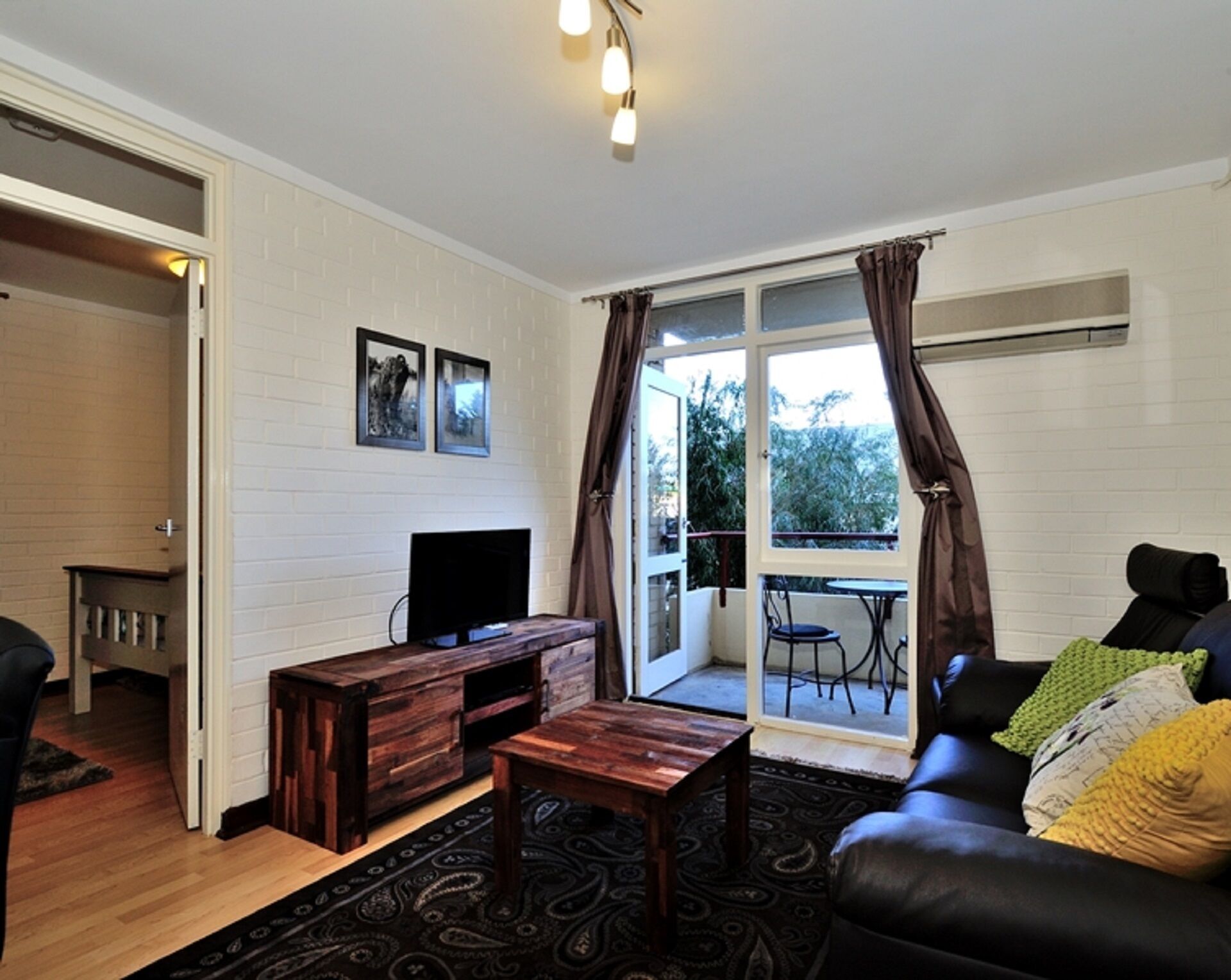 Cappuccino Delight - Central Fremantle Apartment + Wifi