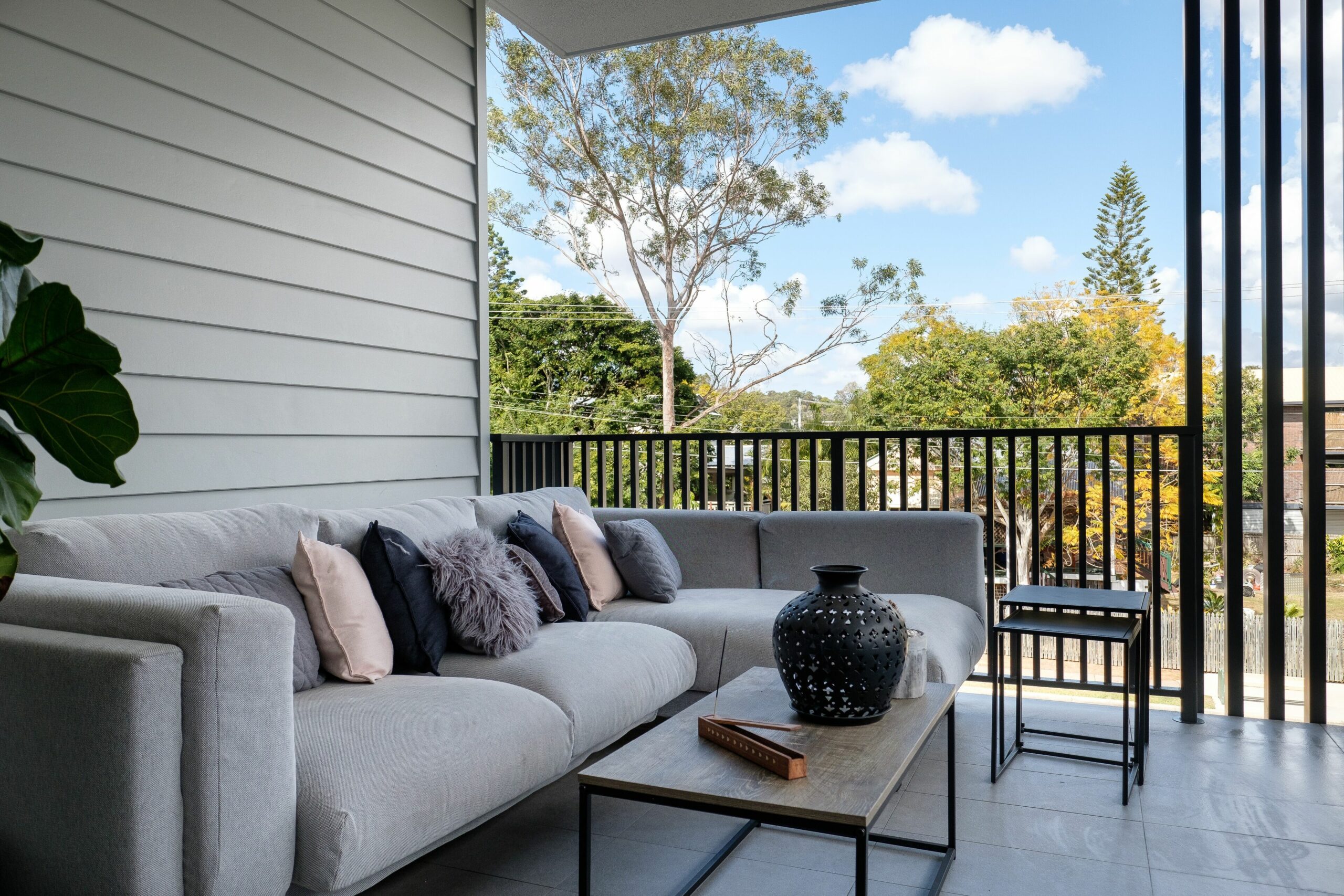 Eclectic Design Apartment with BBQ Patio