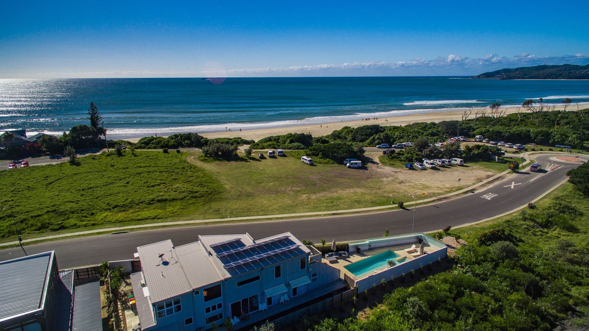 A Perfect Stay Bluewater House - Beachfront Belongil, Heated Pool