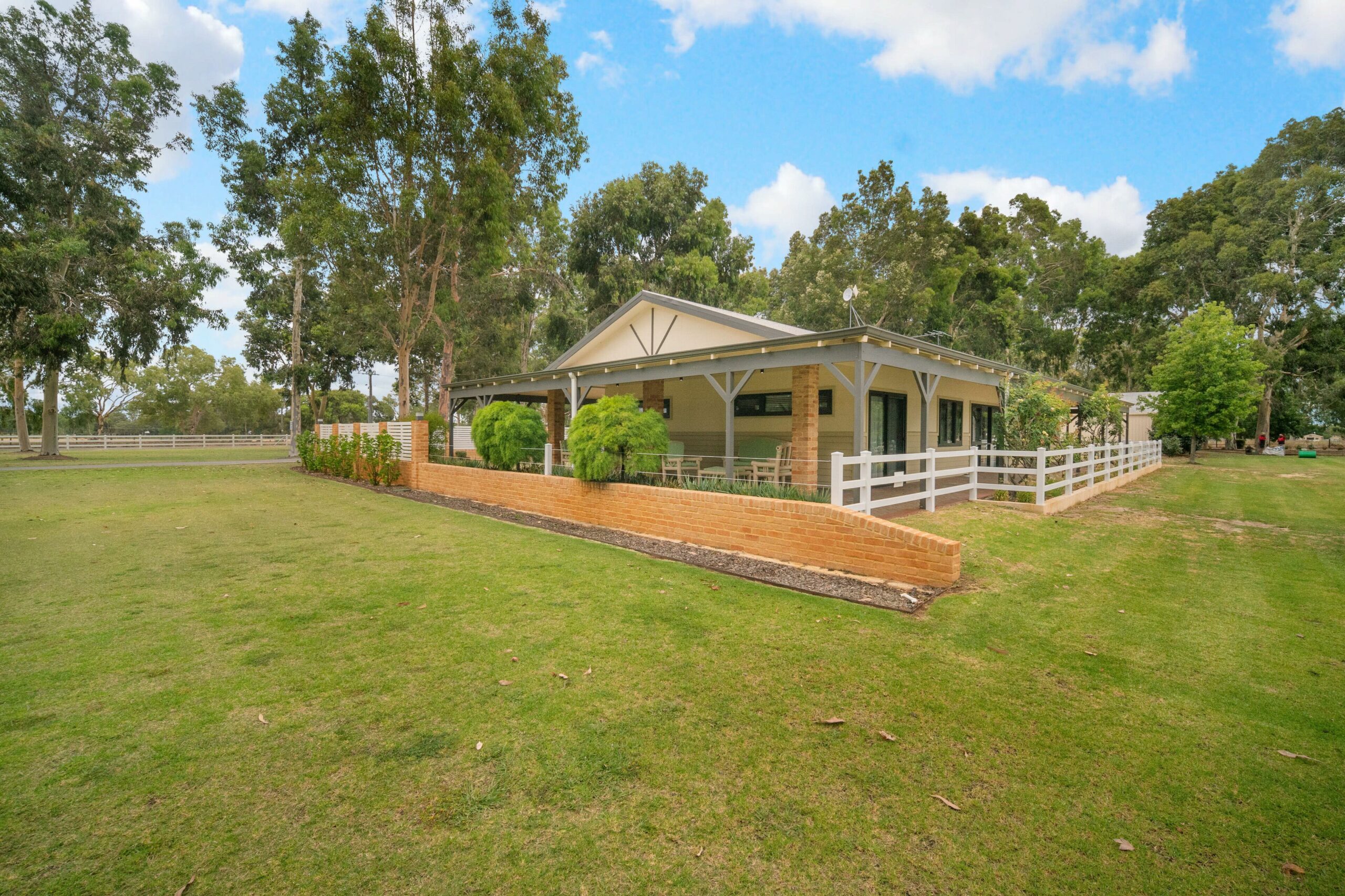 The Gatehouse at Glenbaile Estate - Luxury Living in the Swan Valley