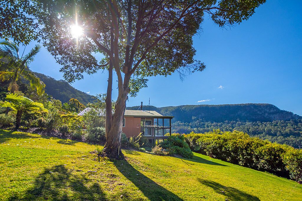 CLOGHEEN COTTAGE  Stunning Mountain and Ocean Views in the Byron Bay Hinterland