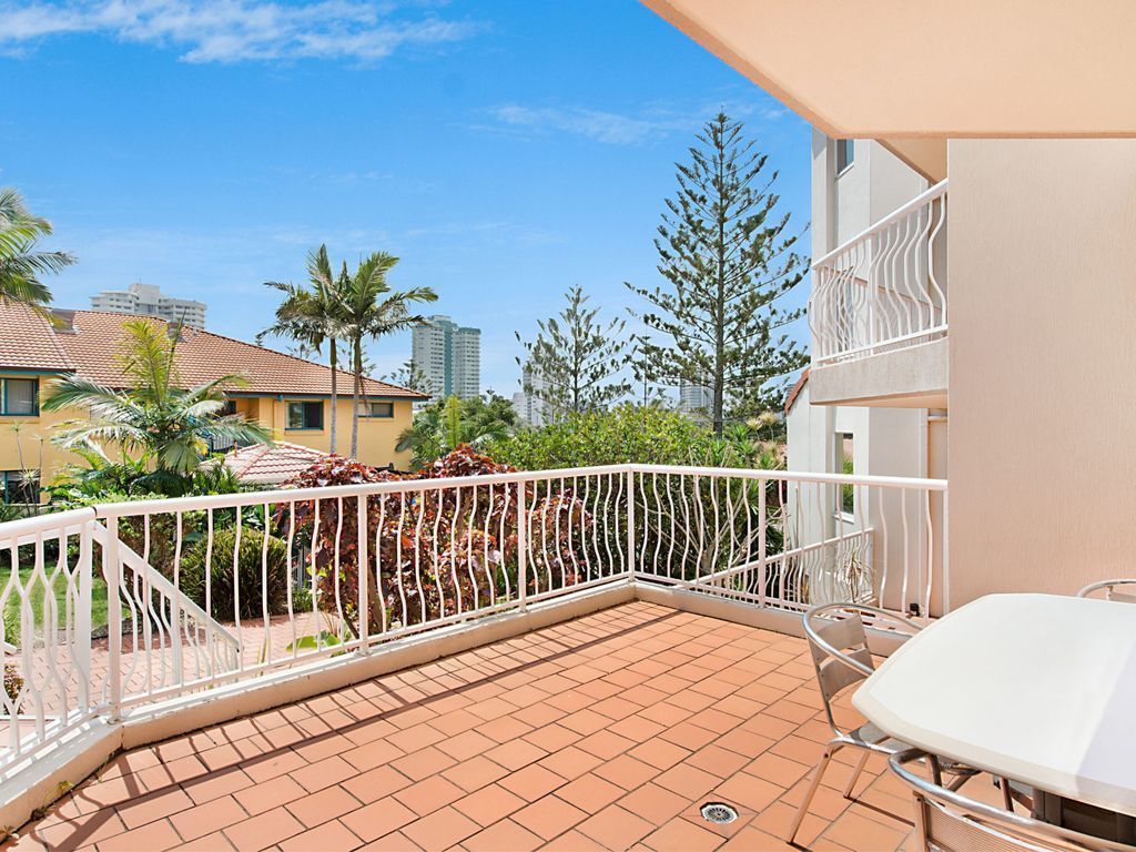 Ocean View Terrace Unit 3 Central location just behind the main street of Coolangatta