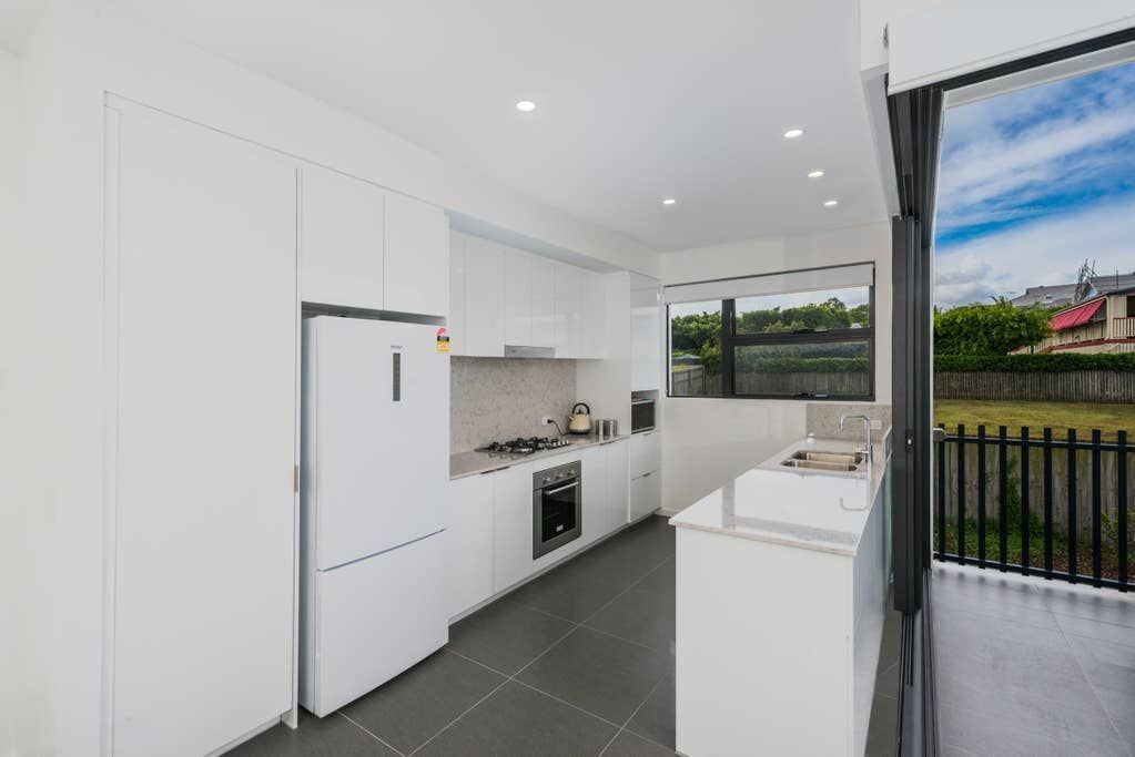 Executive 2BR Bulimba Apartment Across From the Park on Oxford St