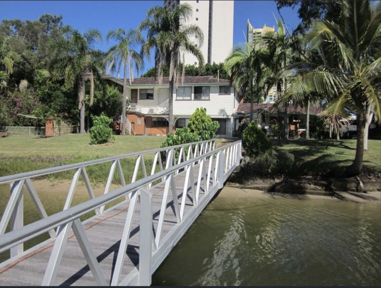 Waters Edge@Surfers Paradise