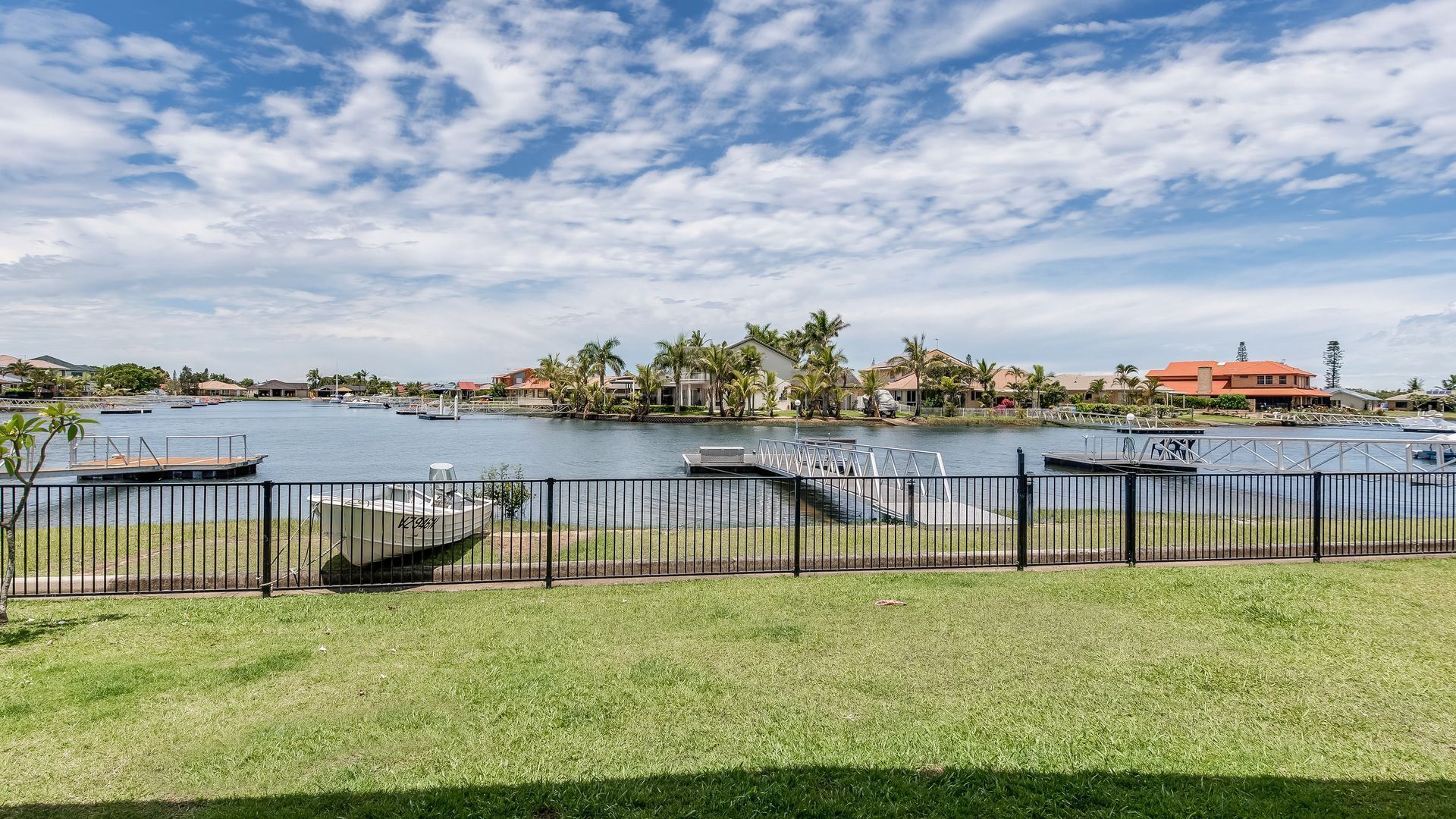 Luxury Waterfront Home-pool & Pontoon