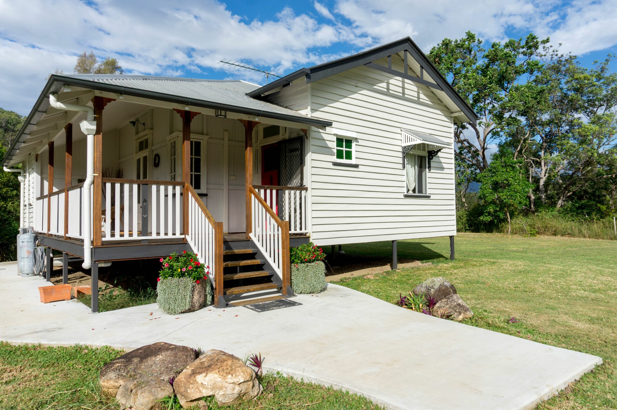 Eighteen Mile Cottage - river access with breathtaking views!