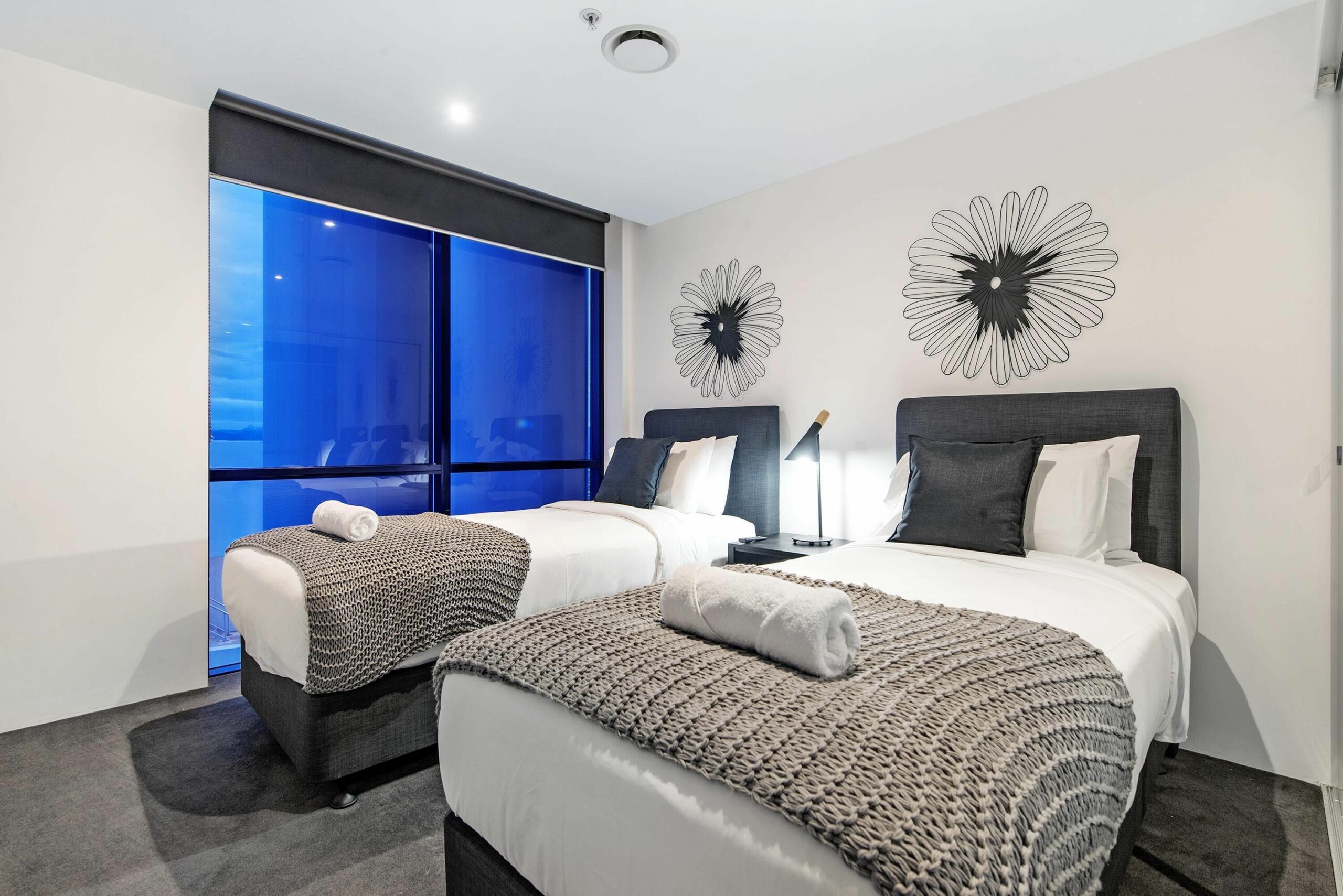 Circle on Cavill Luxury 4 Bedroom Sub Penthouse, Full Ocean We Accommodate
