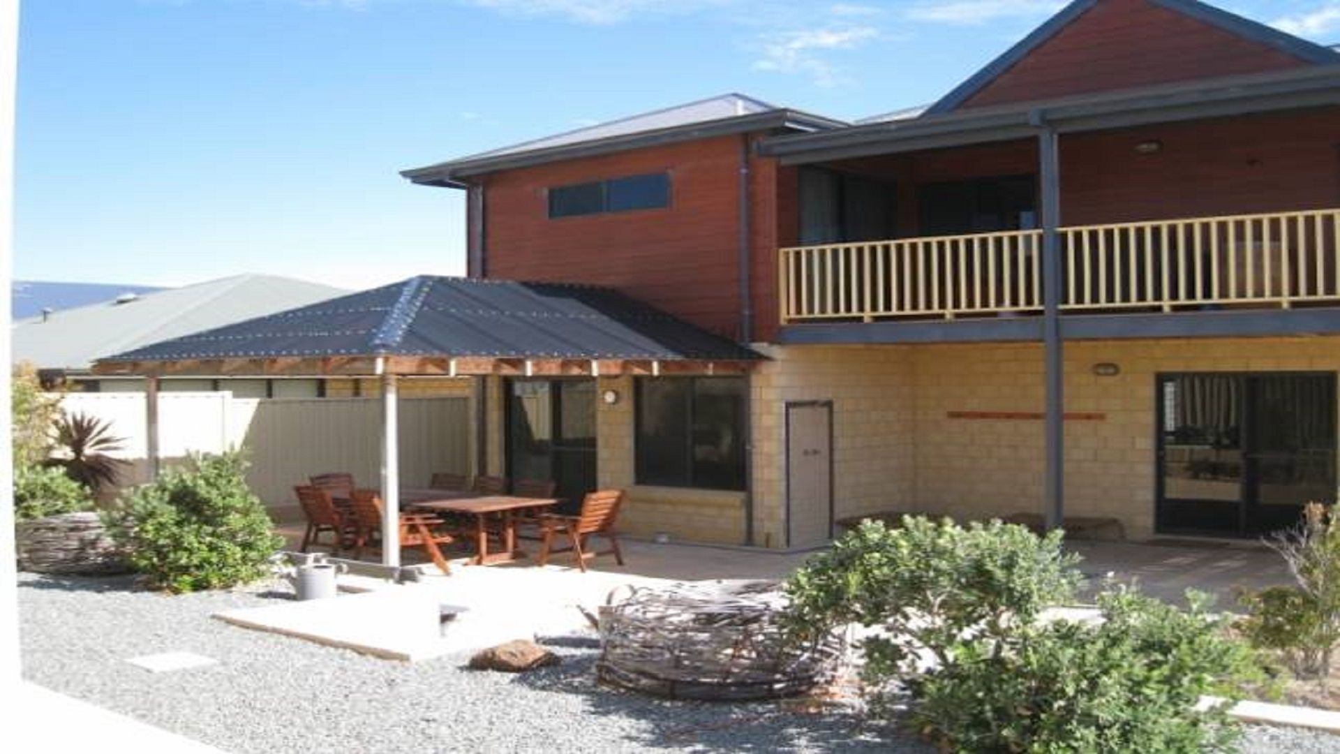 Absolute Beachfront Holiday House (Mid-West Region)